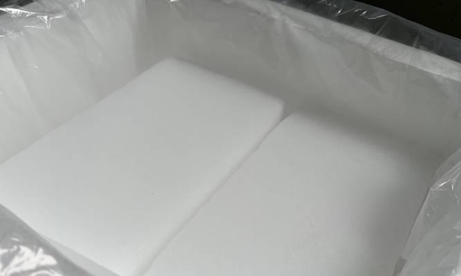 制造干冰的方法和应用（通过二氧化碳的加压制造干冰，广泛应用于科学研究和工业生产领域）