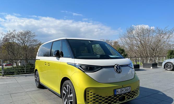 E2252VW超薄显示器的性能与特点（探索E2252VW显示器的清晰画质和节能功能）