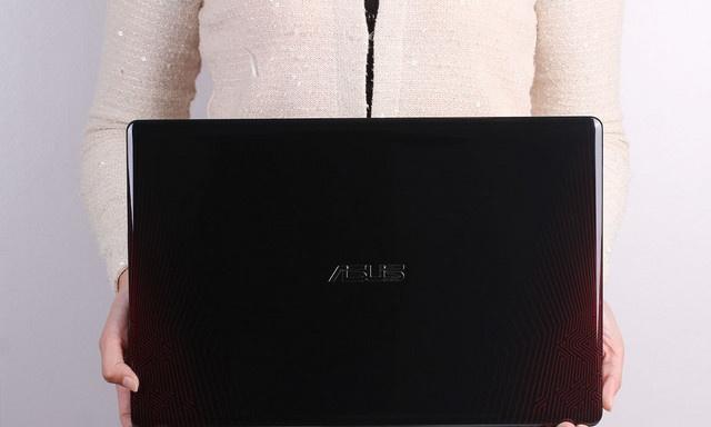 探索飞行堡垒FX50（一款卓越性能与尊贵舒适兼备的豪车）